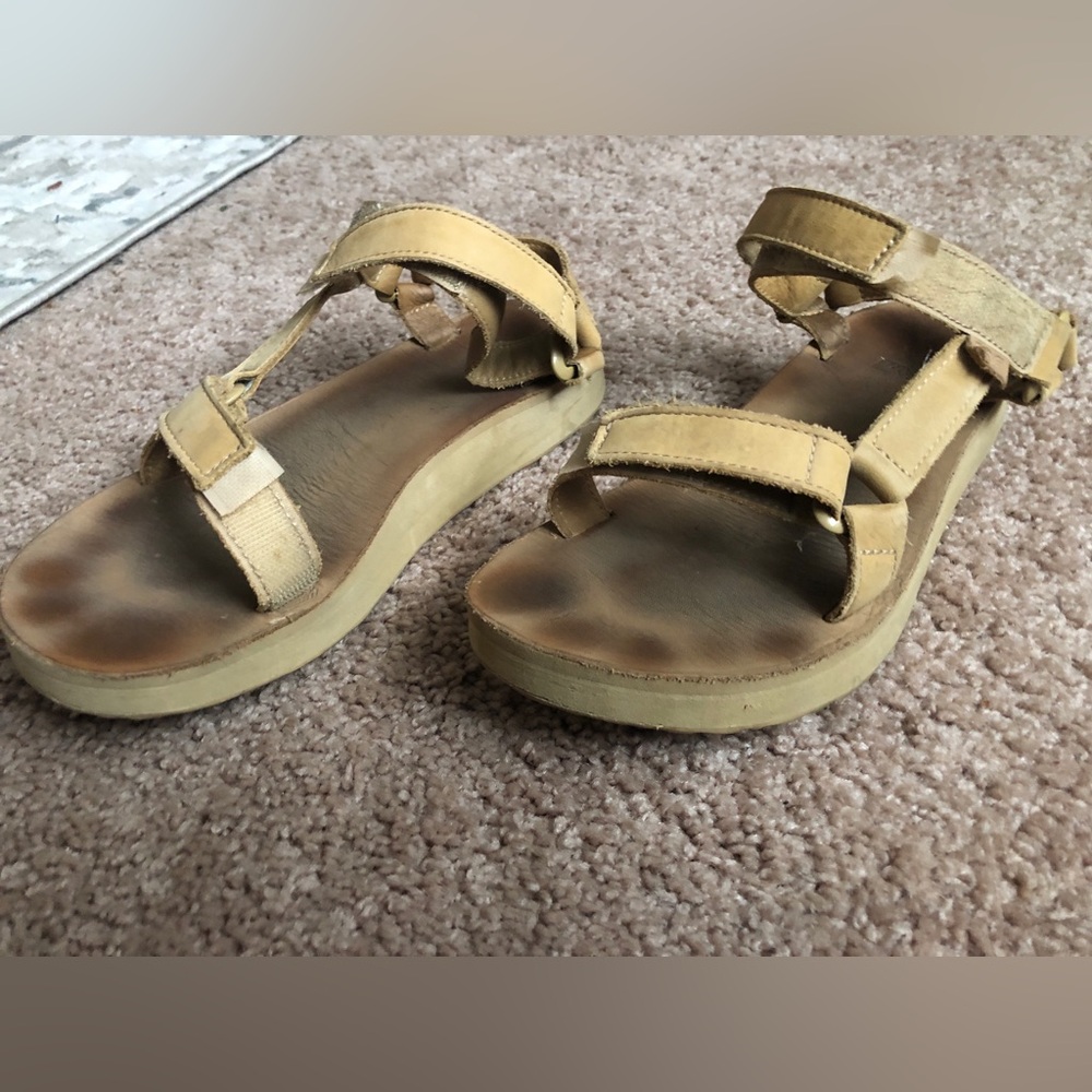 Teva platform sandals beige adjustable strap size 8